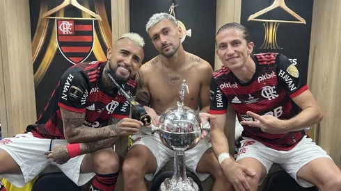 Arturo Vidal jugó un año con Filipe Luiz en Flamengo.