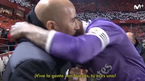 El abrazo de Ramos a Sampaoli, quien puede ser su nuevo entrenador.