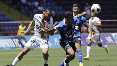 Cobresal y Huachipato se enfrentan en El Salvador.
