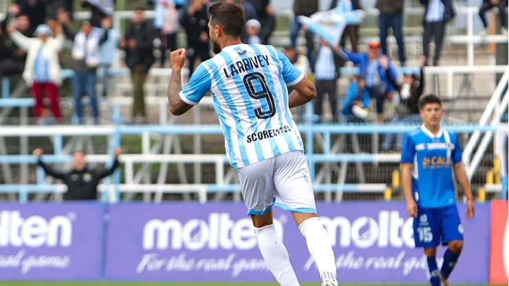 Joaquín Larrivey anotó un gol y dio dos asistencias en el triunfo de Magallanes ante Deportes Santa Cruz en Copa Chile.