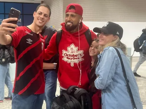 Arturo Vidal llega para firmar en Paranaense