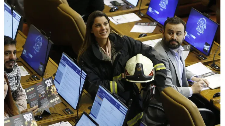 Bomberos saca de sus filas a diputada Orsini