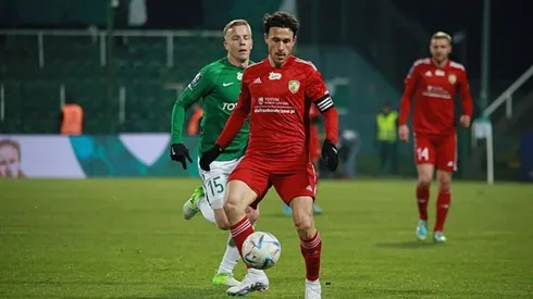 Tras su paso por el fútbo polaco ahora el delantero chileno va a Rusia.