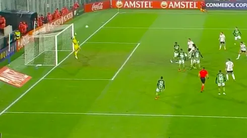 Fernando de Paul se matriculó con una tremenda salvada en el arco de Colo Colo por Copa Sudamericana.