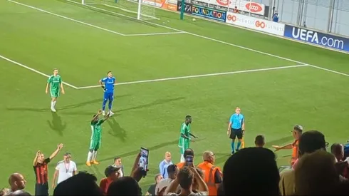 El partido de Champions League fue suspendido por incidentes.