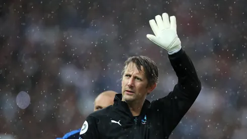Van der Sar sale del riesgo vital y mejora su estado de salud