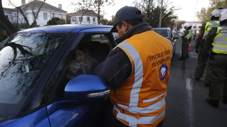 ¿Qué dígitos tienen restricción vehicular hoy miércoles 12 de julio?