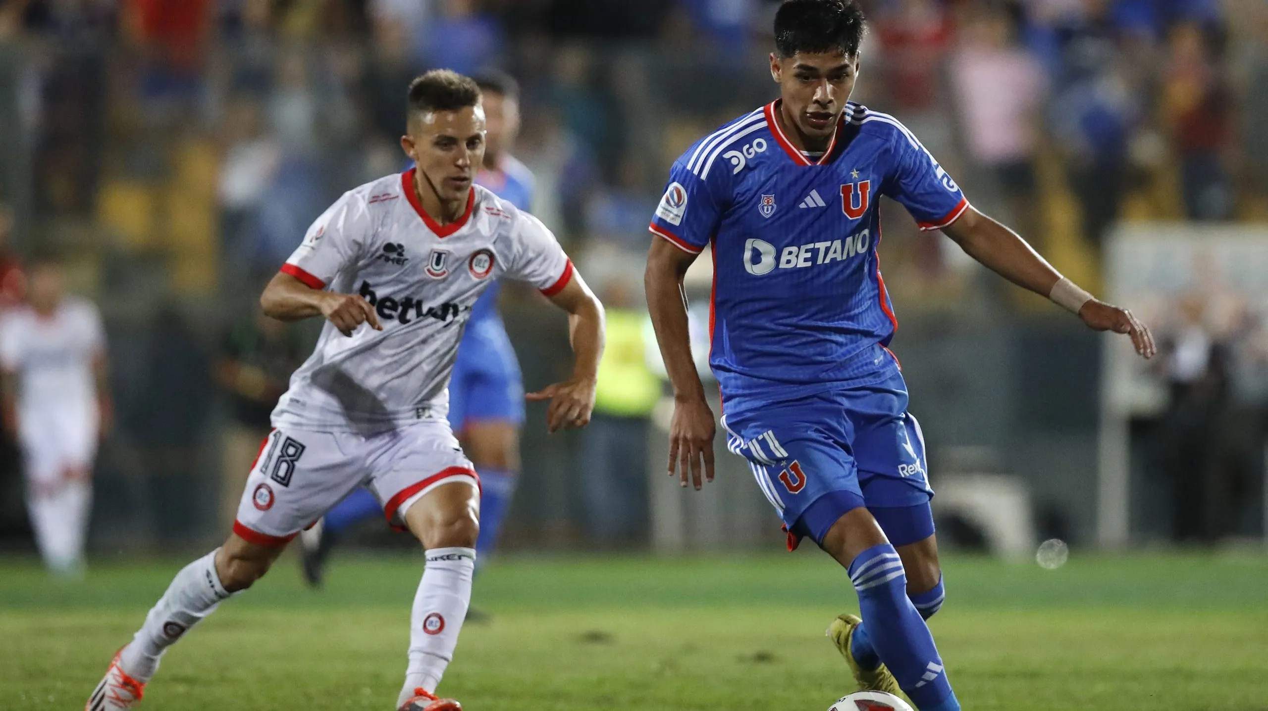 Johnny Herrera defiende a Darío Osorio y su poca titularidad en Universidad de Chile (Dragomir Yankovic/Photosport)