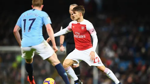 Denis Suárez en acción por el Arsenal. Fue presentado en el Villarreal y llenó de flores a Ben Brereton