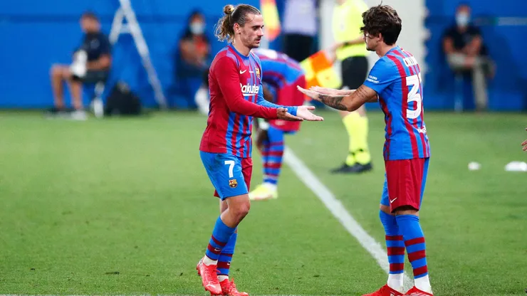 Álex Collado reemplaza a Antoine Griezmann en el Barcelona. El volante zurdo está a poco de ser anunciado como refuerzo del Betis.