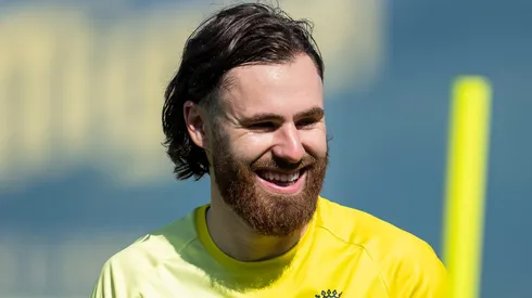 Emblema del Villareal alaba a Brereton con Redgol