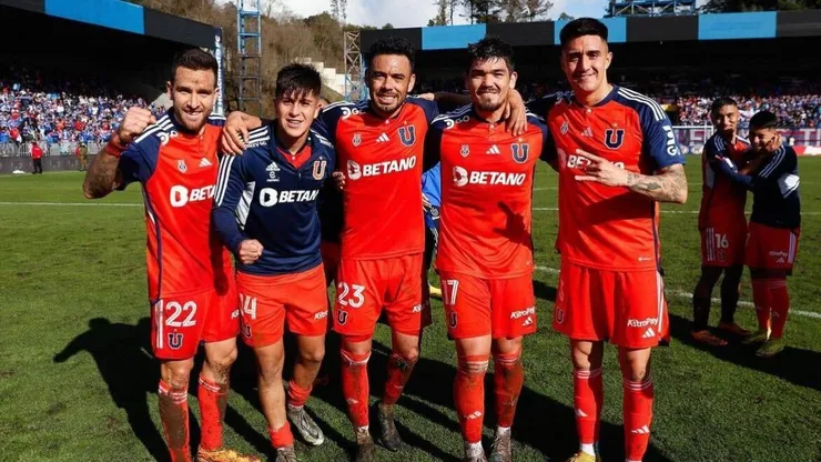 Los jugadores de la U tras el triunfo en el sur.