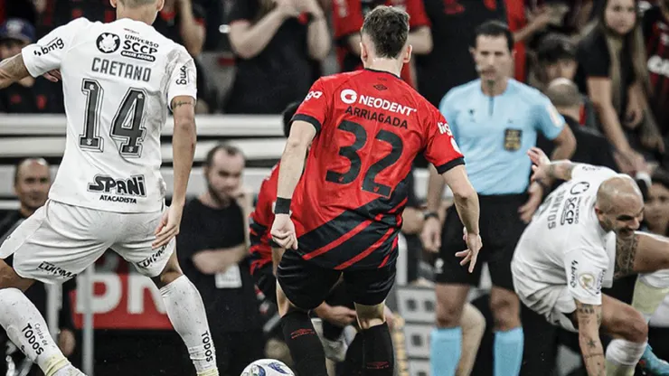 Luciano Arriagada suma y sigue con los minutos en cancha por el Athletico PR en el Brasileirao.