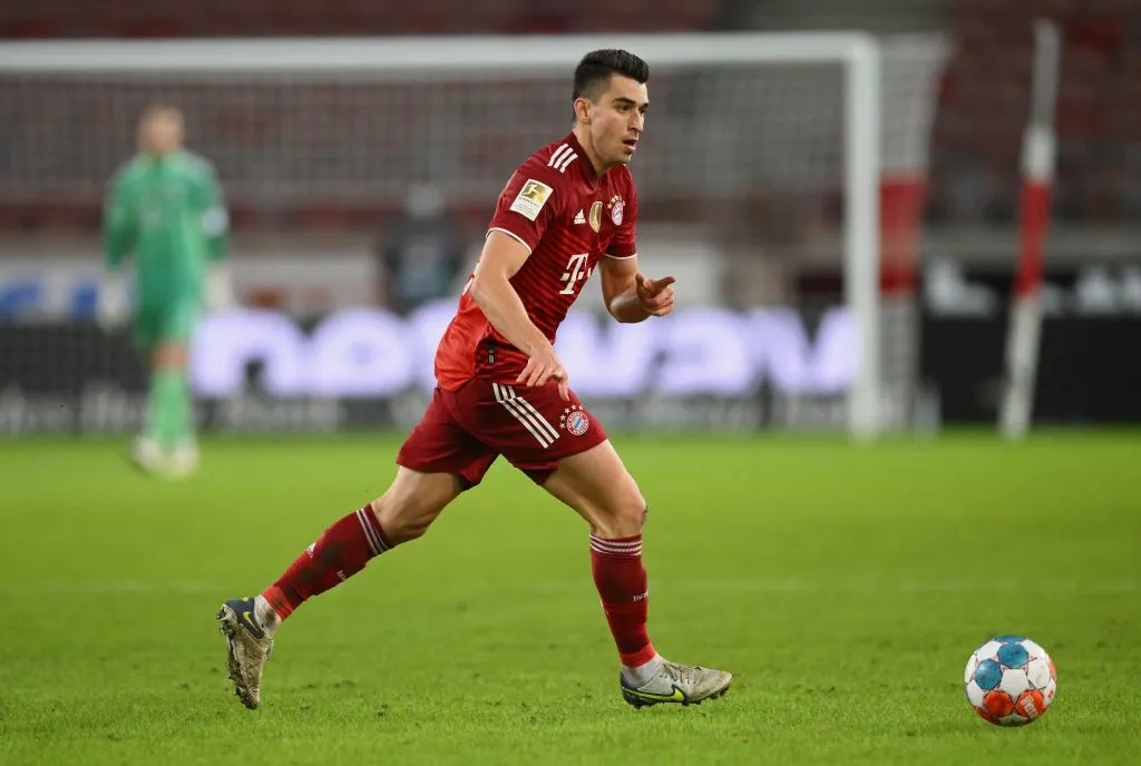Marc Roca en acción por el Bayern Múnich de Alemania. (Matthias Hangst/Getty Images).