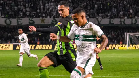 El América MG no aguantó la última derrota en el Brasileirao y estalló por dos goles del Coritiba.