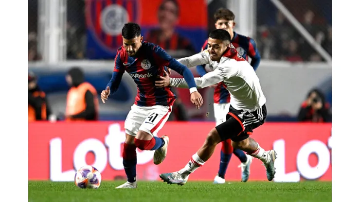 Paulo Díaz jugando ante su ex equipo