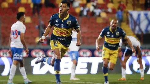 Everton le da otro duro golpe a la Católica y Holan.