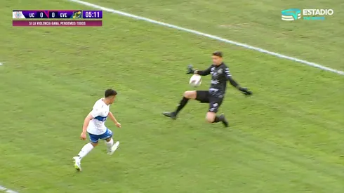 Doloroso tapadón con la cara de Torgnascioli contra la Católica.