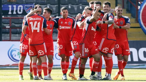 La U alcanza la punta de la tabla.