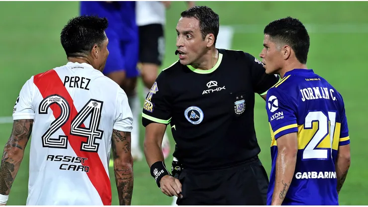 Rapallini tiene bastante experiencia en el fútbol argentino, dirigiendo incluso varios River vs Boca.