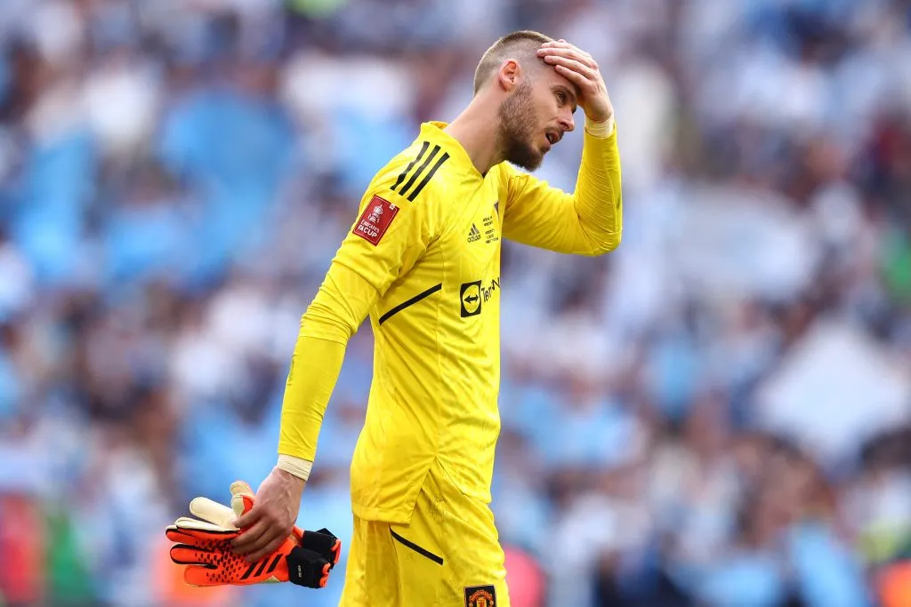 Las negociaciones por extender su vínculo terminaron por agotar a David de Gea, quien no quiso sacrificar su sueldo para quedarse en Manchester United. | Foto: Getty Images.