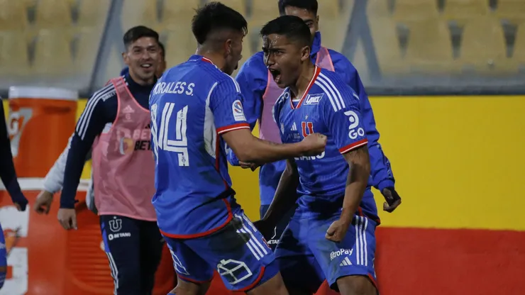 La U vienen de vencer a la UC en el Clásico Universitario.