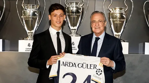 Florentino Pérez presentó al turco Arda Güler como nuevo refuerzo del cuadro Merengue, donde en su primera temporada usará el número 24.