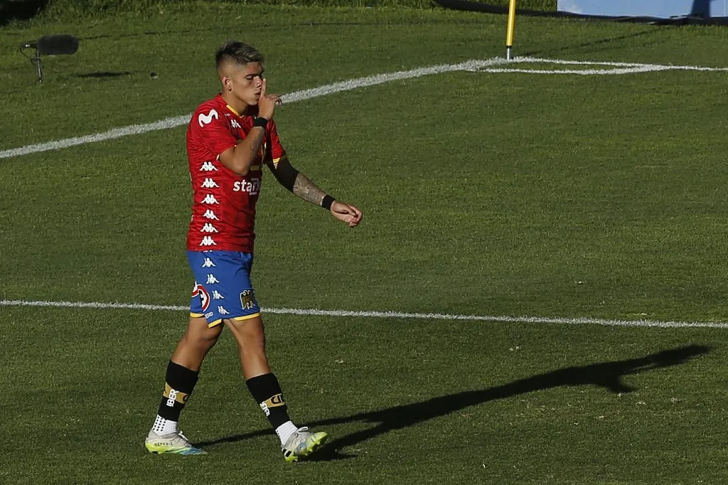 El festejo de Carlos Palacios en el 2020 con Unión Español. ¿El rival? Justamente Colo Colo. | Foto: Photosport.