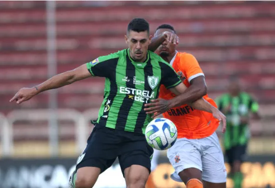Danilo Avelar en América MG, de verde. (Getty Inages).