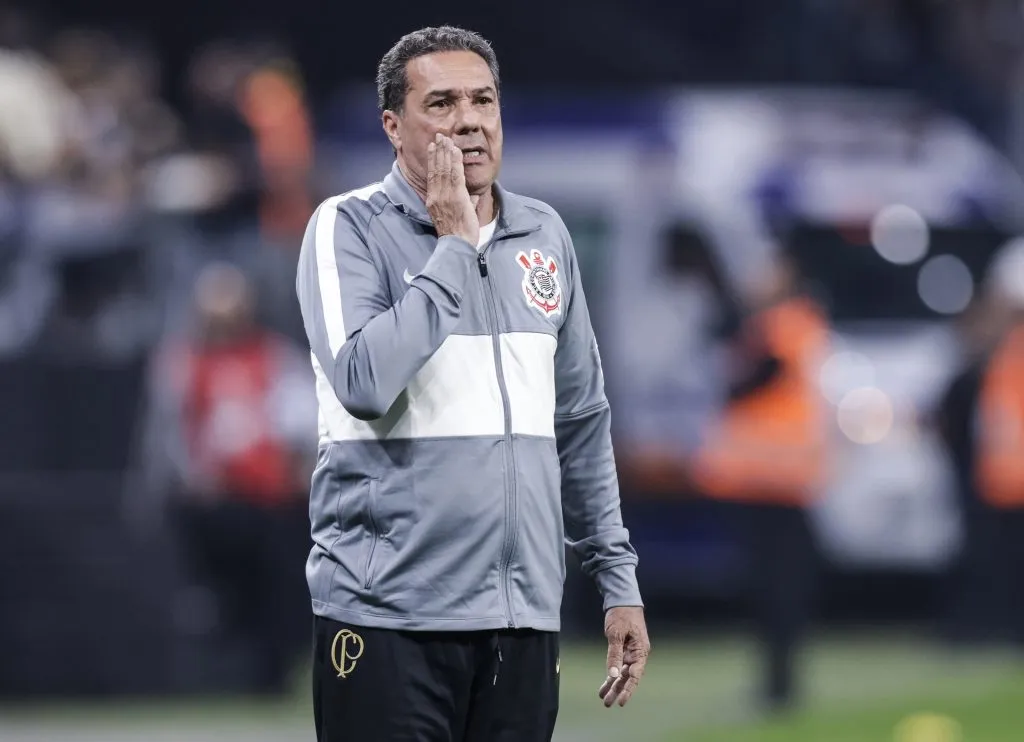 Vanderlei Luxemburgo vive su tercer ciclo como DT de Corinthians. Y cayó derrotado ante el siguiente rival de Colo Colo en la Copa Sudamericana. (Alexandre Schneider/Getty Images).