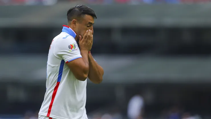 Cruz Azul acelera la salida de Iván Morales y lo desinscribe de la Liga MX