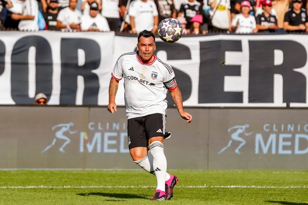Esteban Paredes vuelve al fútbol tras su partido de despedida en marzo. | Foto: Guillermo Salazar.
