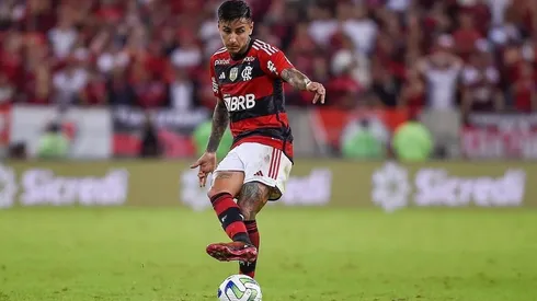 Sampaoli ubicó solo en el mediocampo al chileno.