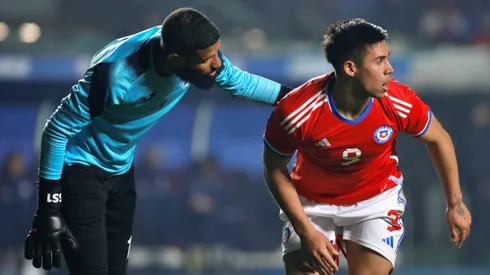 Sandy Sánchez junto a Alexander Aravena en el amistoso jugando ante Chile en Concepción.