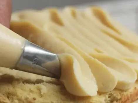 Receta de crema pastelera fácil y económica para decorar postres