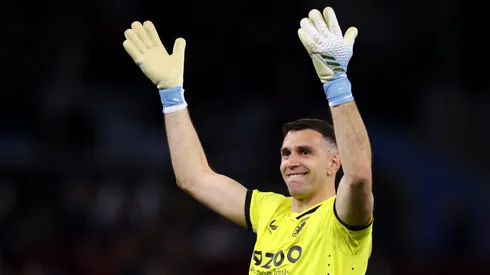 Dibu Martínez responde de forma irónica a las nuevas reglas de la FIFA sobre penales.