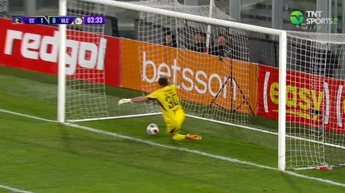 La imagen muestra que la pelota ingresó al arco de Colo Colo.