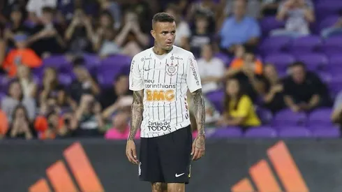 Luan fue agredido por los hinchas del Corinthians.