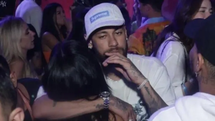 Neymar en nueva polémica tras pelearse en discoteca estaría a pasos de dejar Paris Saint Germain.