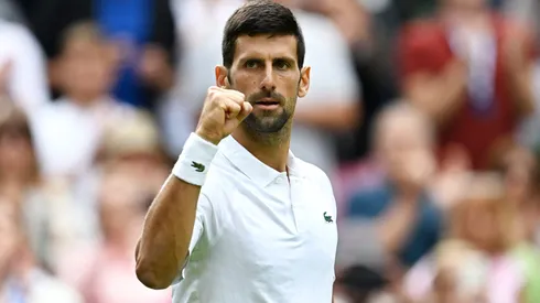 Novak Djokovic debutó con una gran victoria ante Pedro Cachín en Wimbledon.