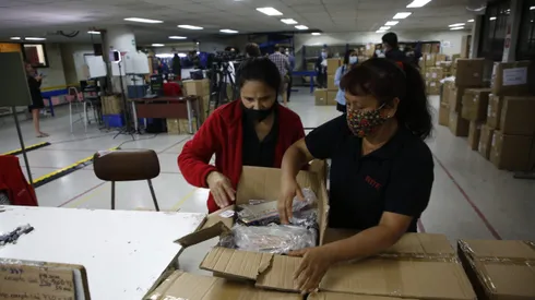 ¿Qué bonos pueden recibir este mes las mujeres?