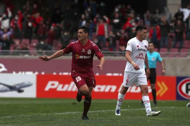 Santiago Dittborn festejó así el gol que le convirtió a Ñublense en 2022. (Hernán Contreras/Photosport).