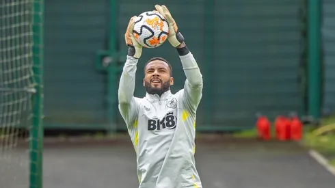 Lawrence Vigouroux jugó un tiempo en la victoria del Burnley.