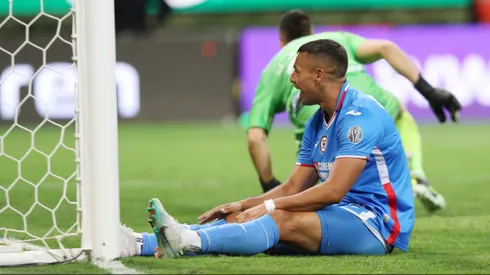 Morales no entra ni a la banca del estreno de Cruz Azul en Liga MX