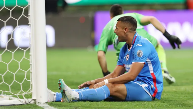 Morales no entra ni a la banca del estreno de Cruz Azul en Liga MX