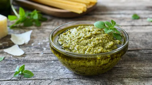 ¿Cómo hacer pesto de albahaca en casa? Receta fácil y rápida