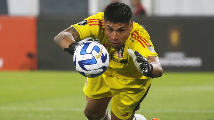 Brayan Cortés no está jugando en Colo Colo y, ante la inminente salida de Matías Dituro, suena con fuerza en Universidad Católica.