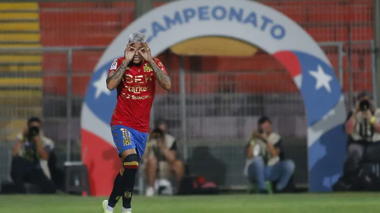 Piñeiro denuncia que en el fútbol chileno "pasan cosas raras".