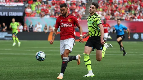 Arsenal enfrenta a Manchester United en el Emirates Stadium.