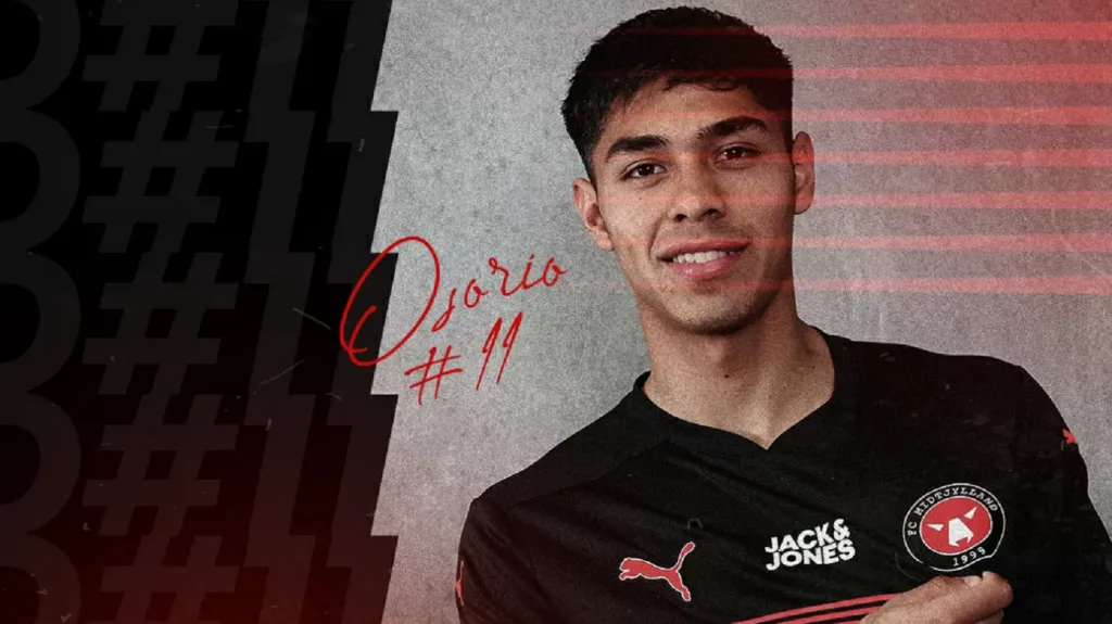 Darío Osorio luce el uniforme del FC Midtjylland de la Superliga de Dinamarca. Foto: Comunicaciones Midtjylland.